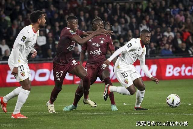 雷霆力克卫冕冠军豪取15连胜 鹈鹕轻取奇才